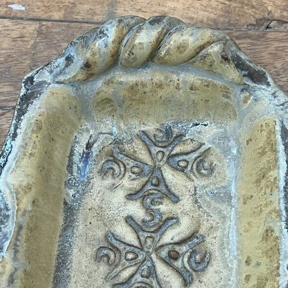 Decorative Pottery Tray 10.5" Engraved Designs Weathered Antique Finish - Picture 5 of 10